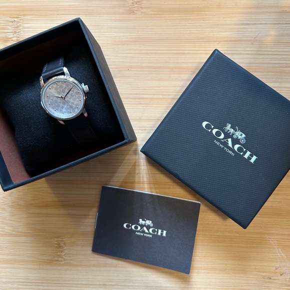 Coach Grand Watch With 28mm Coach Signiture Face - Picture 5 of 6